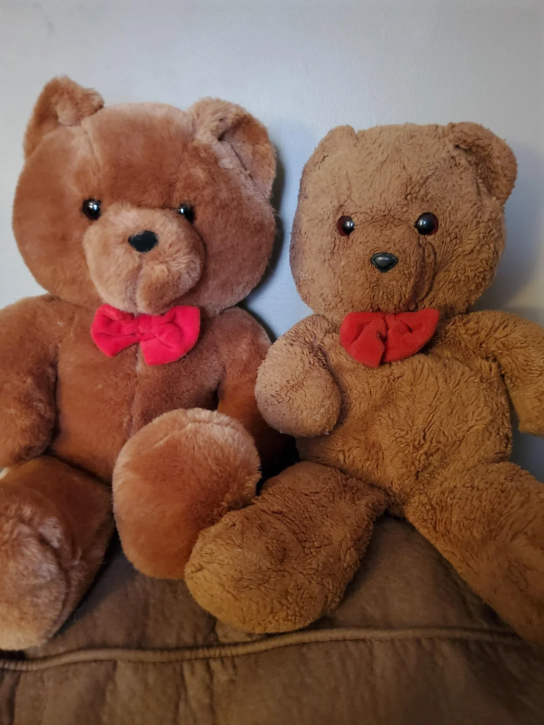 Image direction: two historic bears that make condition judgement difficult - one strongly preserved and one visibly worn but coherent, expressive and clearly loved. The comparison should not have an obvious 'good' and 'bad' answer.